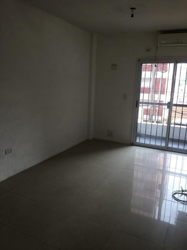 Imagen 3 de 10 de Departamento Dos Ambientes Venta Lanus Este