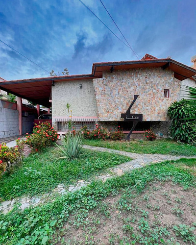 Se Vende!!! Amplia Casa En La Urbanización Andrés Bello Maracay Aragua