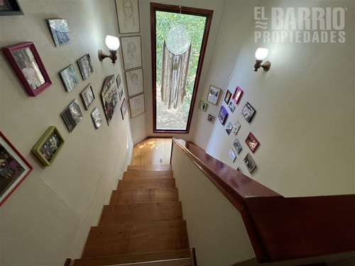 Casa En Venta De 6 Dorm. En Colina