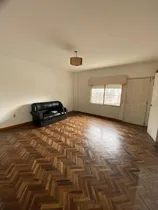 Comprar Vendo, Casa De Altos, 3 Dormitorios, Garaje Para 2 Vehículos. Con Terraza Con Parrillero. La Blanqueada 