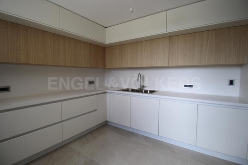 Imagen 7 de 15 de Fantástico Apartamento Frente Al Golf A Estrenar