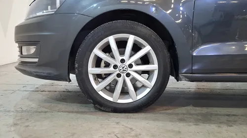 Volkswagen Vento 1.6 HIGHLINE AUTO