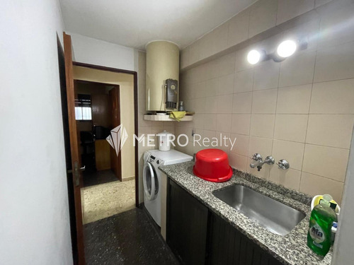 Casa En Venta 4 Ambientes Con Cochera Y Jardin En Bernal Centro