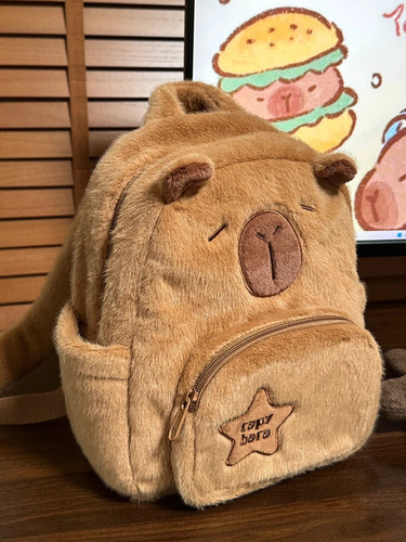 Mochila De Peluche De Capibara Color Marrón