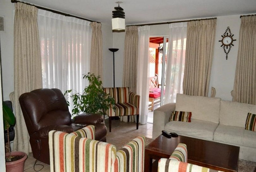 Casa En Venta De 3 Dorm. En Jardines Las Vizcachas