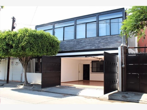 Imagen 2 de 12 de Oficina Comercial En Venta Jardines De Irapuato