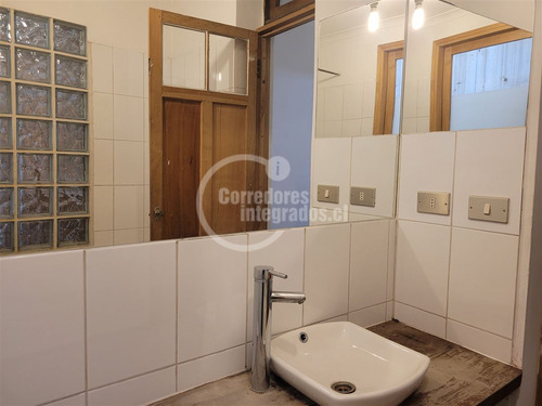 Casa En Venta De 6 Dorm. En Providencia