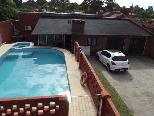 Venta Casa Tres Dormitorios Lomas De Solymar, Piscina, Barbacoa