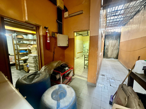 Se Alquila Local Comercial Con Fondo De Comercio!!. (villa Lugano)