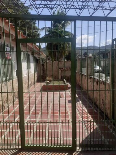 Imagen 4 de 16 de En Venta Amplia Casa En Borburata C-5623919