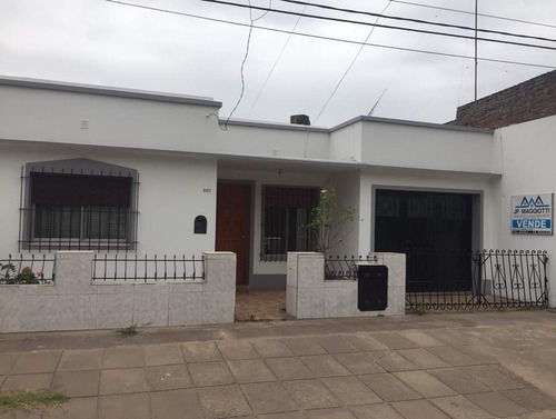 Imagen 2 de 7 de Casa Cuatro Ambientes, 1 Baño Y Patio