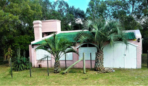 Imagen 2 de 13 de En Alquiler: Una Casa Rural, Una Cabaña Campestre Y Dos Cabañas Gemelas En Un Lote Arbolado De 1600 Mts. Balneario La Esmeralda. Rocha. Uruguay