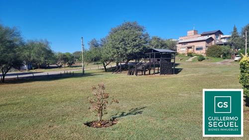 Casa En Venta De 4 Dormitorios + Escritorio Con Tremenda Vista Country 4 Hojas