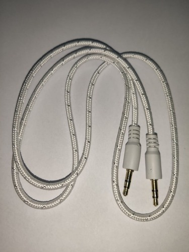 Imagen 2 de 2 de Cable Audio Auxiliar 3.5mm Acordonado Longitud 1mt Colores