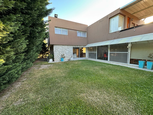 Casa En Venta 5 Dormitorios En Barrio Privado Aguadas - Funes
