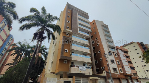 Apartamento En Venta Nuevo Lujoso El Bosque Nela 24-10537