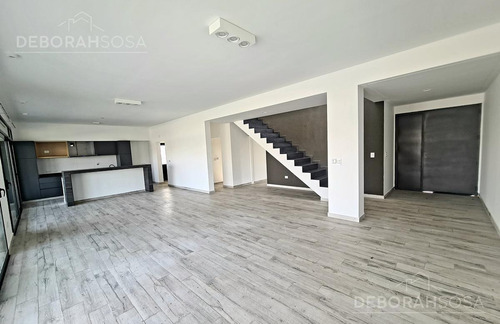 Imagen 2 de 18 de Hermosa Casa Con Salida A La Laguna - El Canton