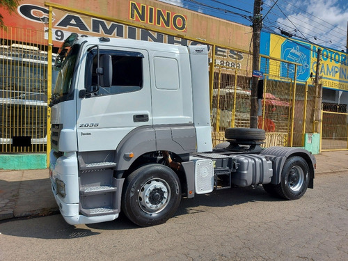 Imagem 1 de 15 de M Benz Axor 2035 4x2 2011/12