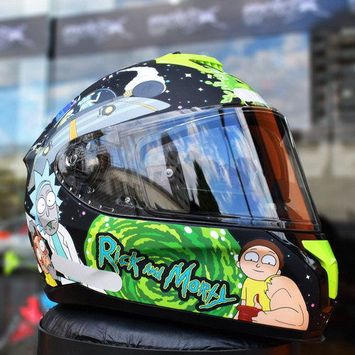 Casco Norisk Strada Rick and Morty con visera, color negro, diseño de Ricky and Morty, talla 61/62