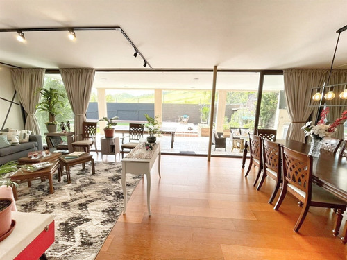Casa En Venta De 4 Dorm. En Colina