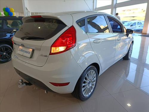 Imagem 4 de 10 de Fiesta 1.6 Titanium Hatch 16v Flex 4p Manual
