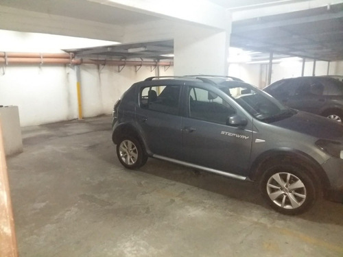 Imagen 2 de 7 de Venta De Cochera En B° Lourdes / B Echesortu