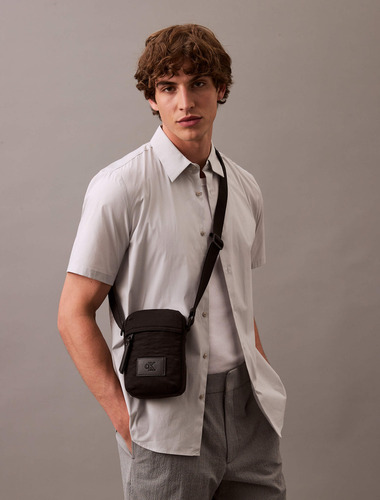 Bandolera Reporter Negra Con Monograma Calvin Klein Hombre