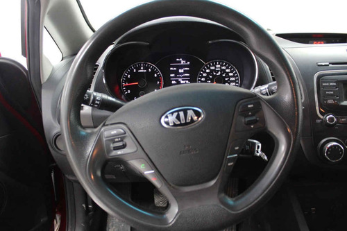 Imagen 12 de 13 de Kia Forte Sedan 2018 4 Cilindros