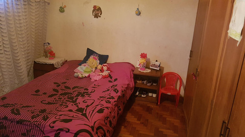 Casa Con Galpon En Caseros De 5 Ambientes F: 3539