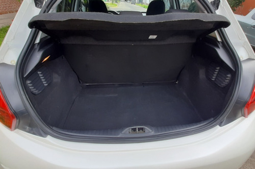Imagen 13 de 25 de Peugeot 208 Allure