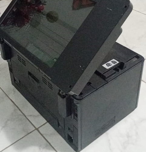 Impresora Multifunción Color Hp Laserjet Pro M176n 110/220v Negro (Usado)