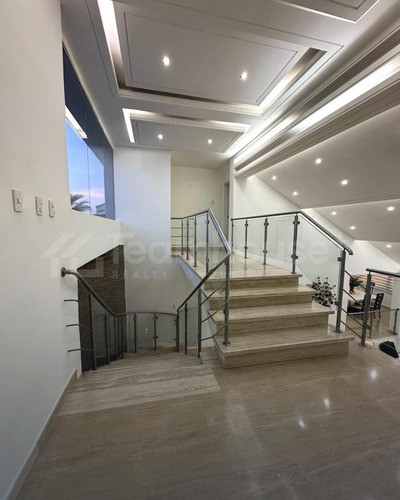Teamhouse+ Ofrece En Venta Lujosa Casa En Las Villas