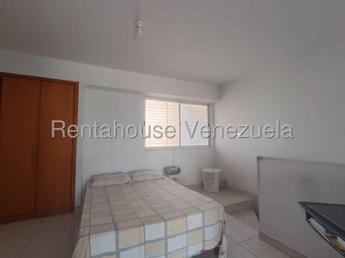 Apartamento En Venta Urb Andres Bello, Las Delicias, Maracay 25-16098 Jecg