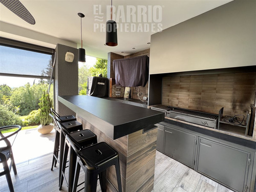 Casa En Venta De 5 Dorm. En Piedra Roja, Chicureo