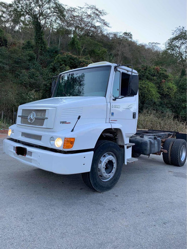 Imagem 2 de 13 de Caminhão Mercedes 1318
