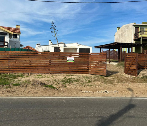 Inmobiliaria Costa Azul Vendea Casa De 2 Dormitorio Y 3 Baños En Zona De Costa Azul Con Excelente Vista Al Mar