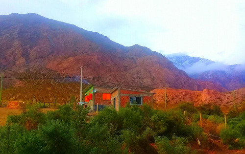 Casa En Venta - 3 Dormitorios 2 Baños - Galpón - 3.000mts2 - Uspallata, Mendoza