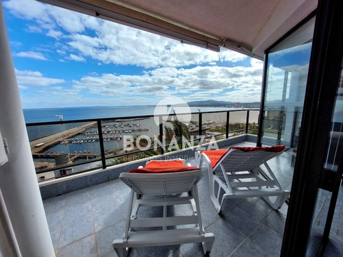 Apartamento En Venta. Piriápolis, Cerro San Antonio. 2 Dormitorios. 2 Baños. Con Vistas Al Mar Y Puerto.