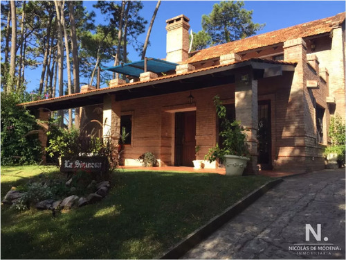 Casa De 2 Dormitorios En Venta, Punta Del Este 