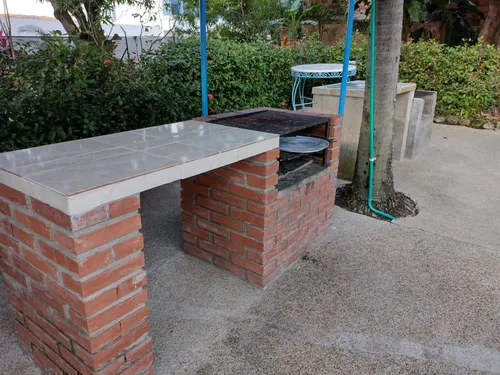 Melgar Alquiler Quinta. 2 Cuadras De Cafam. Max. 32 Personas