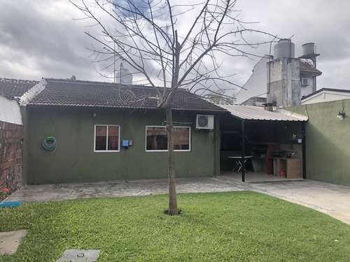 Imagen 3 de 19 de Casa Americana - Villa Santos Tesei - Venta - Pileta - Permuta