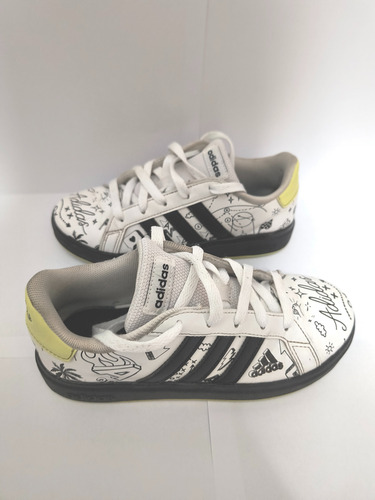 Zapatillas Adidas Grand Court 2.0 Diseño Grafiti (Usado)