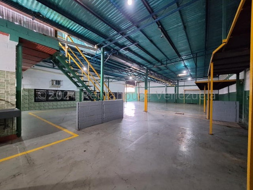 Gran Local Comercial Con Deposito En Venta En Av Bolivar De Maracay Db 24-17385