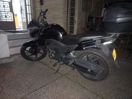 Moto Con Maletero, Excelentes Condiciones.