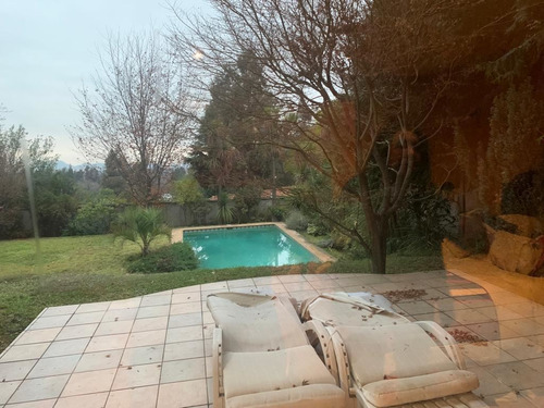 Casa En Venta De 4 Dorm. En Las Condes