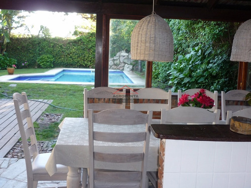 Casa En Mansa, 5 Dormitorios *- Ref: 3183
