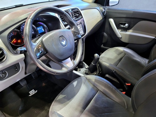 Imagen 12 de 16 de Renault Logan Privilege Full 1.6n | 2018