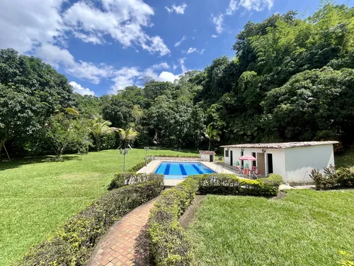 Finca Exclusiva En San Jerónimo Con Piscina Y Amplios Espacios