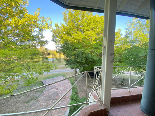 Venta De Casa 6 Ambientes 2 Dormitorios En Solares Del Carcarañá, Oliveros