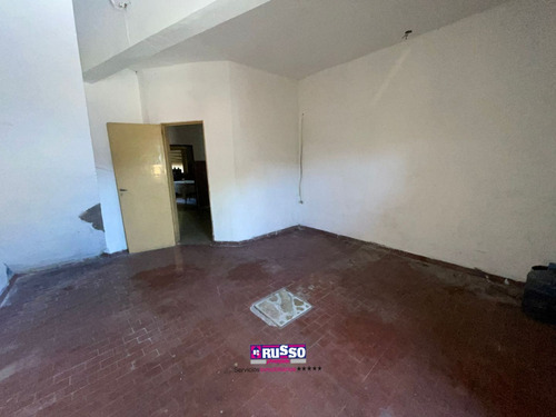Venta Casa 3 Ambientes Y Galpón Morón